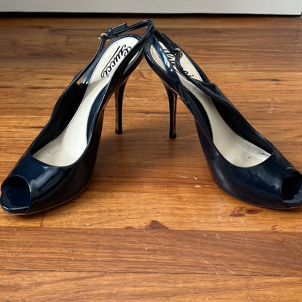 Gucci Navy Patent Leather Slingback Heels 9 - Picture 6 of 10